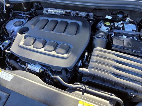 New 2026 Volkswagen Tiguan SE R-Line FWD image 7