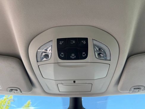 Used 2023 Chrysler Pacifica Touring-L FWD image 29