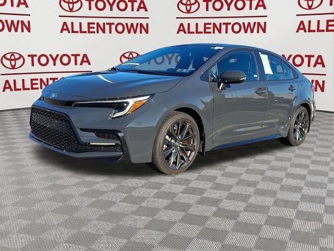 Used 2025 Toyota Corolla SE AWD/4WD image 3