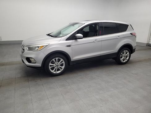 Used 2017 Ford Escape SE image 2