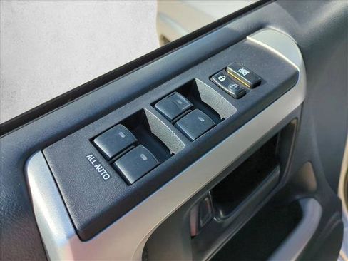 Used 2012 Toyota 4Runner SR5 w/ Convenience Pkg AWD/4WD image 11
