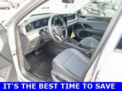 New 2025 Volkswagen Tiguan SE image 15