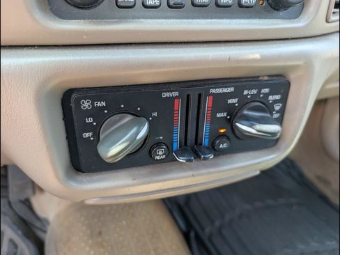 Used 2004 Buick Century Custom FWD image 11