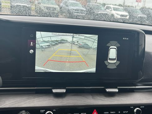 Used 2023 Kia Carnival EX FWD image 31
