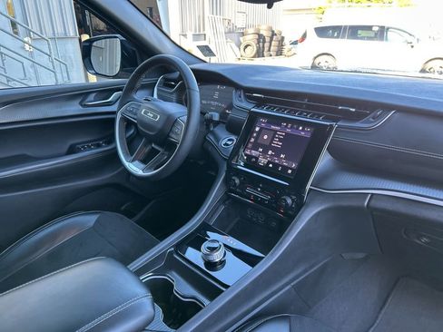 Certified 2024 Jeep Grand Cherokee L Laredo image 45