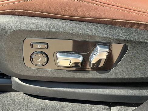 Used 2024 BMW X7 xDrive40i AWD/4WD image 17
