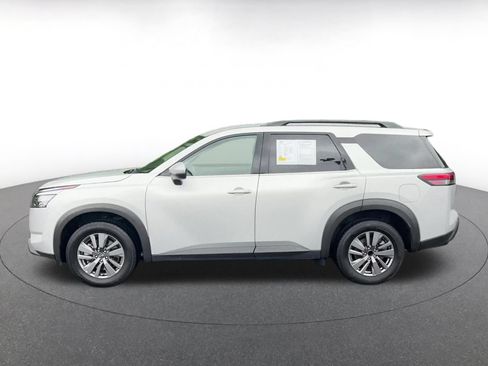 Used 2025 Nissan Pathfinder SV FWD image 9
