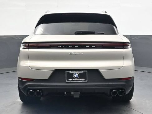 Used 2025 Porsche Cayenne AWD/4WD image 5