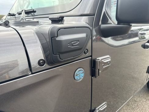 Used 2025 Jeep Wrangler Unlimited Sahara w/ Safety Group image 11