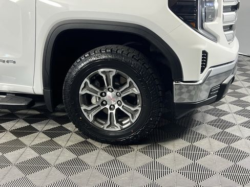 Used 2023 GMC Sierra 1500 SLE image 13