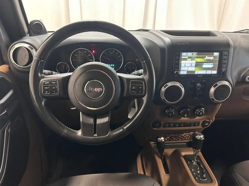 Used 2013 Jeep Wrangler Unlimited Sahara w/ Connectivity Group AWD/4WD image 3