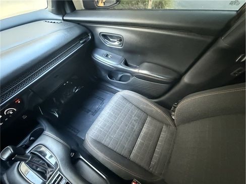 Used 2023 Honda HR-V Sport image 9