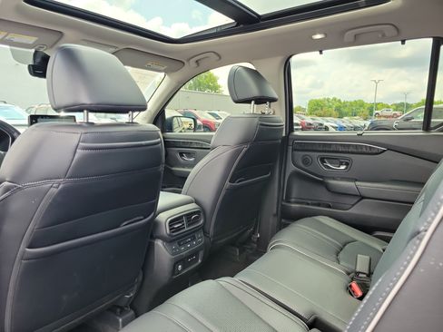 Used 2024 Honda Pilot Elite image 14