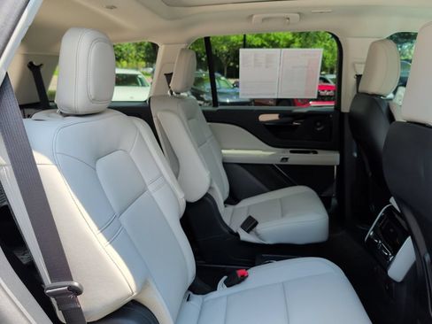Used 2025 Lincoln Aviator AWD w/ Jet Appearance Package image 35