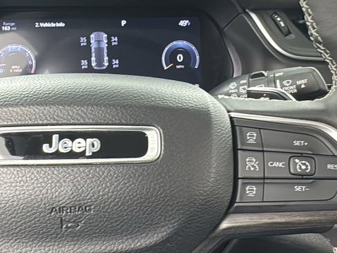 Used 2024 Jeep Grand Cherokee Limited image 23