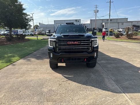 Used 2021 GMC Sierra 2500 AT4 w/ AT4 Premium Plus Package image 3