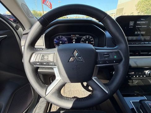 Used 2024 Mitsubishi Outlander SE AWD/4WD image 14