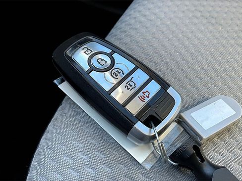 Used 2023 Ford Escape SE image 11