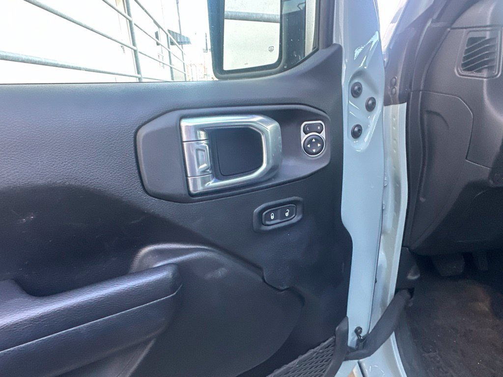 Used 2024 Jeep Wrangler Unlimited w/ Technology Group AWD/4WD image 16