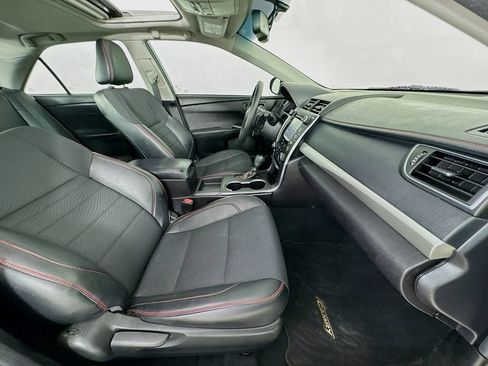 Used 2017 Toyota Camry SE w/ Moonroof Package FWD image 34