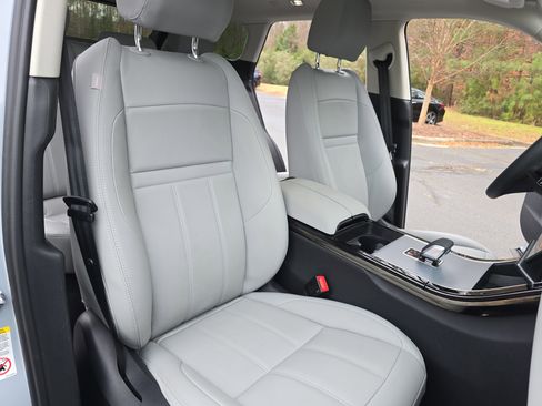 Used 2025 Land Rover Range Rover Evoque S image 10