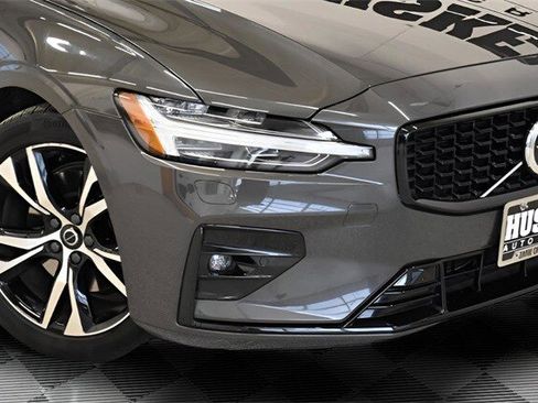 Used 2025 Volvo S60 B5 Core image 14