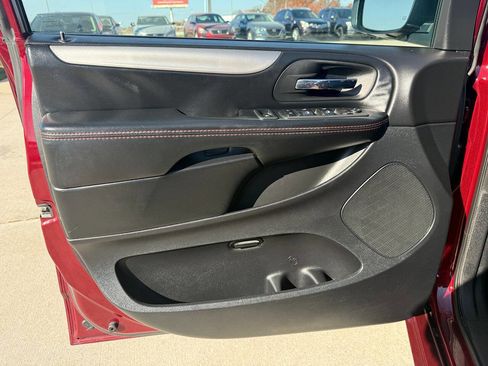 Used 2019 Dodge Grand Caravan GT image 12