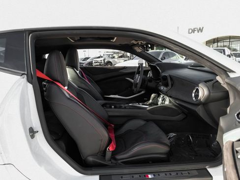 Used 2018 Chevrolet Camaro ZL1 image 36