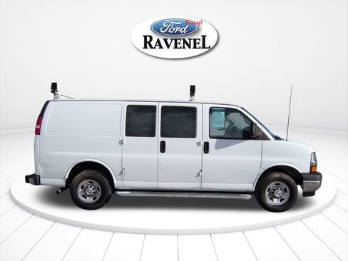 Used 2023 Chevrolet Express 2500 w/ Driver Convenience Package RWD image 3