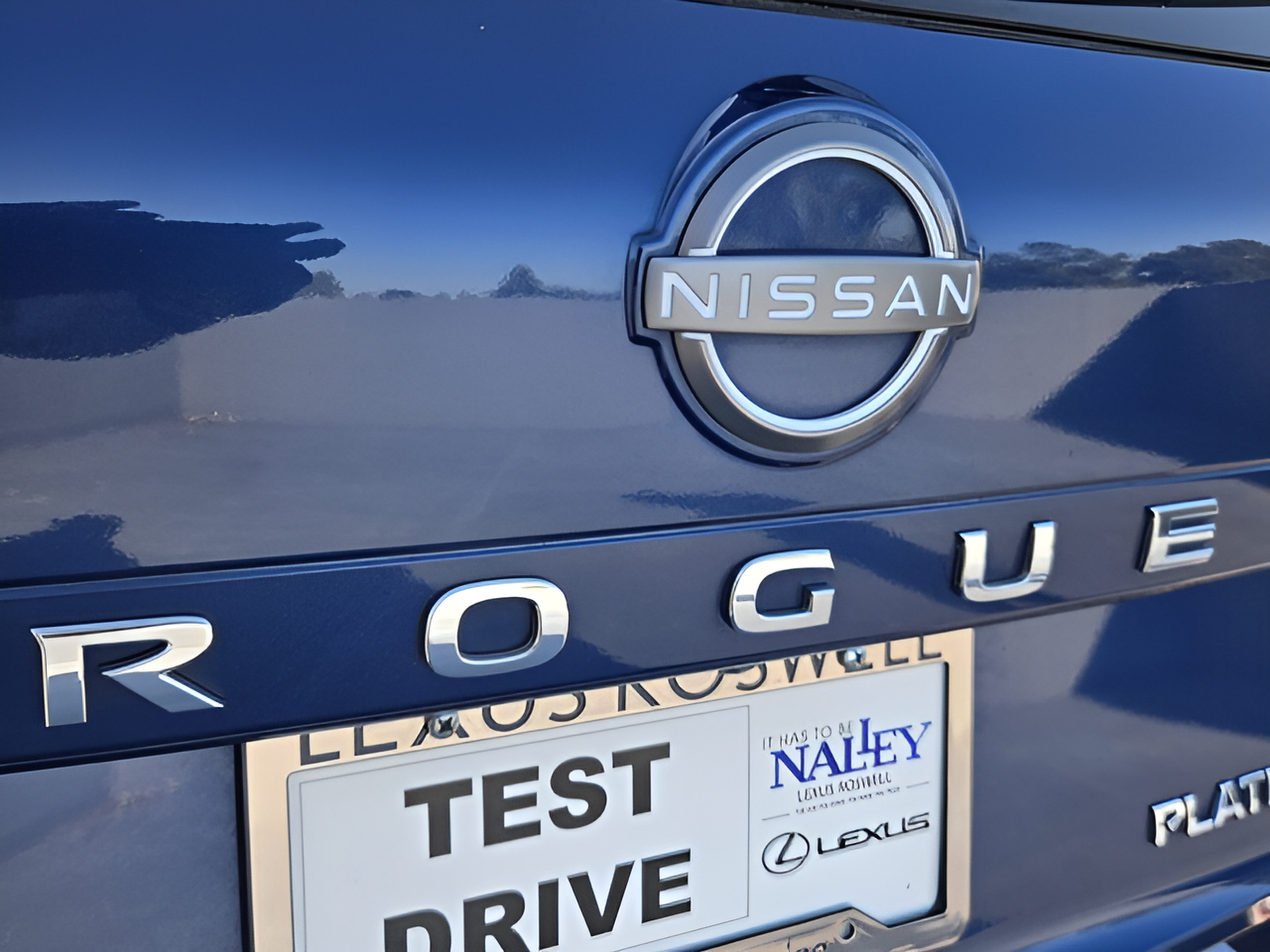 Used 2022 Nissan Rogue Platinum w/ Head-Up Display Package FWD image 11