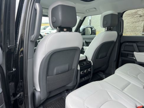 Used 2025 Land Rover Defender 110 S image 34
