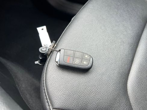 Used 2025 Jeep Compass Limited image 18