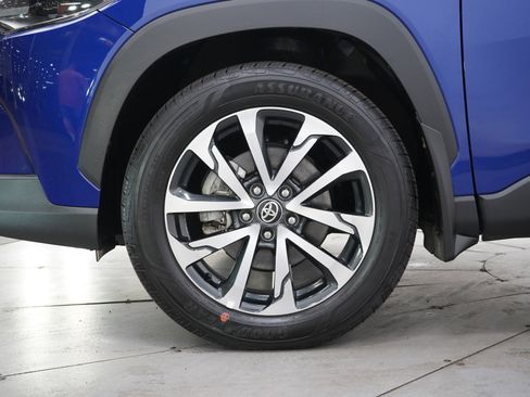 Used 2024 Toyota Corolla Cross XLE w/ Convenience Package AWD/4WD image 28