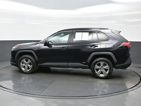 Used 2023 Toyota RAV4 LE AWD/4WD image 3