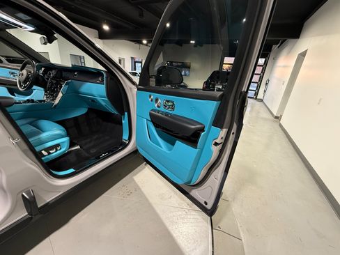 Used 2023 Rolls-Royce Cullinan w/ Cullinan Package image 58