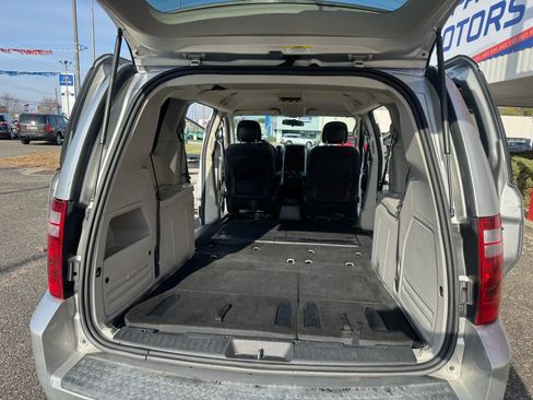 Used 2010 Dodge Grand Caravan SE w/ Climate Group image 21