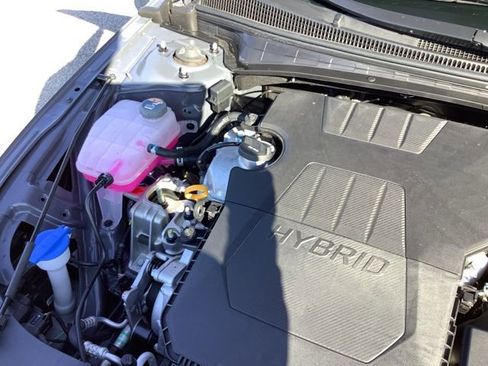 Certified 2025 Hyundai Elantra SEL image 17