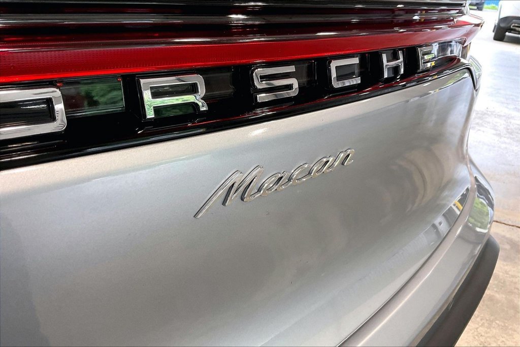 Used 2023 Porsche Macan AWD/4WD image 24