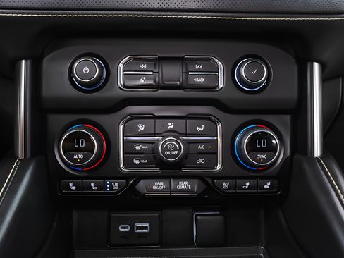 Used 2022 Chevrolet Tahoe Premier AWD/4WD image 16