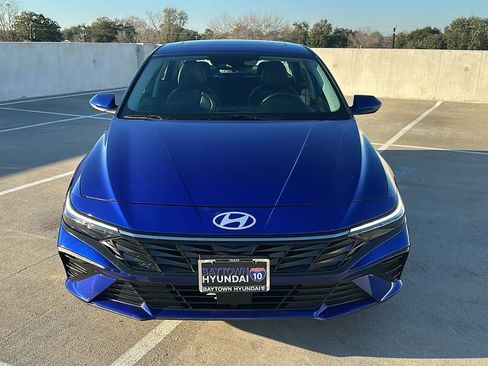Used 2025 Hyundai Elantra Limited image 7