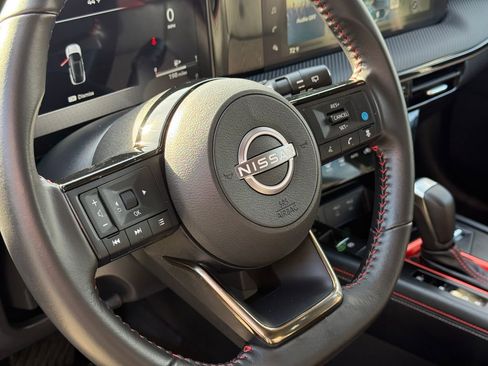 Used 2025 Nissan Kicks SR image 10