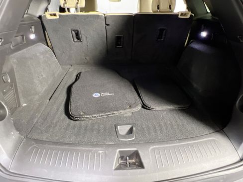 Used 2018 Cadillac XT5 AWD image 25