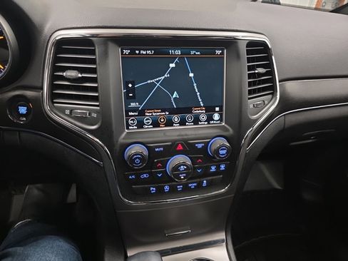 Used 2018 Jeep Grand Cherokee Limited image 18