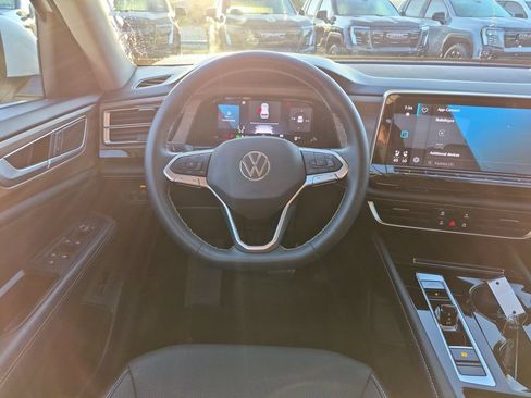 Used 2024 Volkswagen Atlas SE FWD image 32