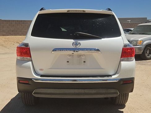 Used 2013 Toyota Highlander Plus FWD image 7