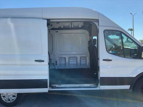 Used 2022 Ford E-Transit 148 High Roof Extended image 18