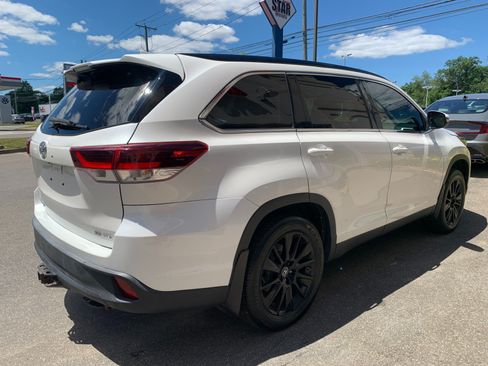 Used 2019 Toyota Highlander SE AWD/4WD image 7