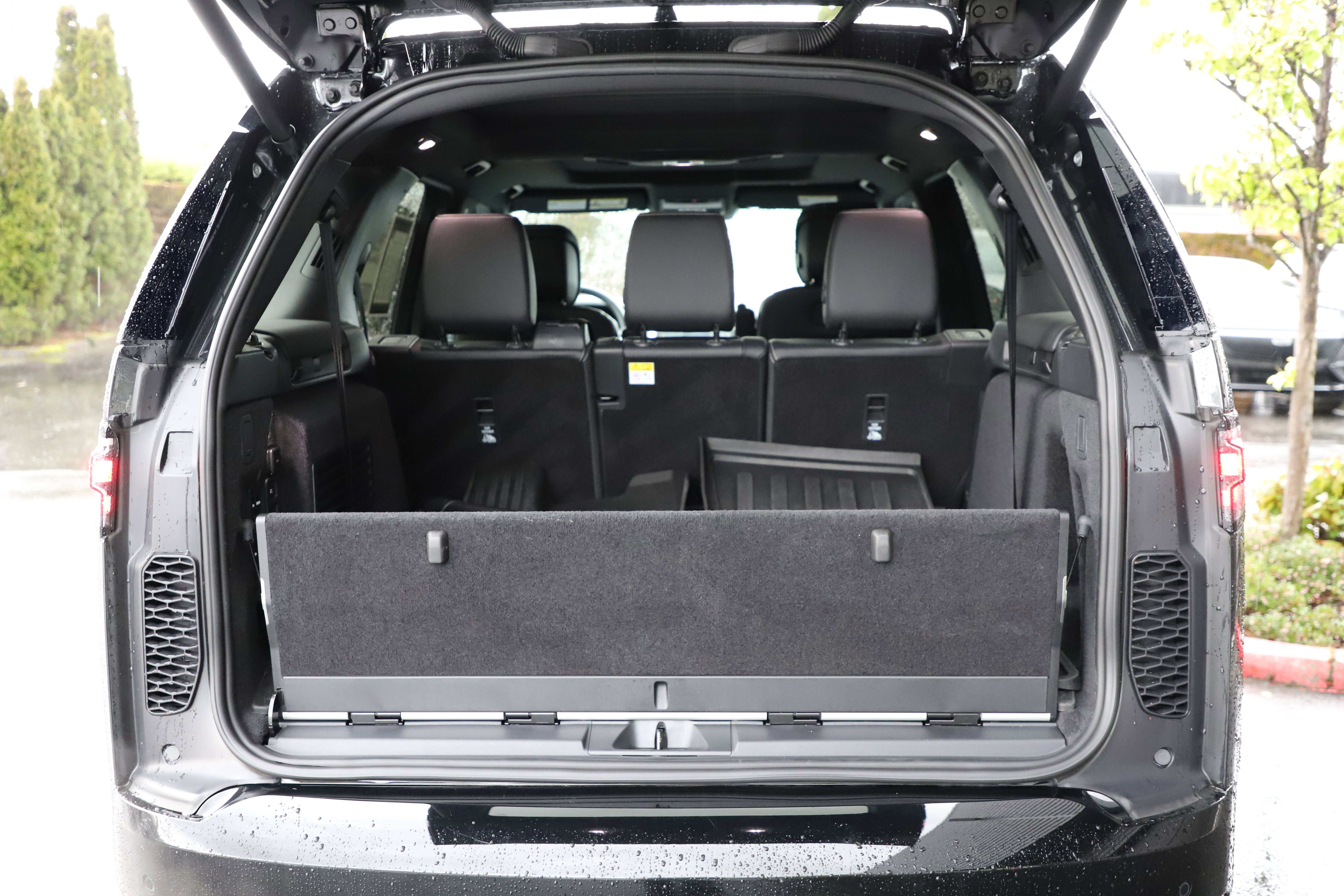 Certified 2025 Land Rover Discovery Dynamic SE AWD/4WD image 16