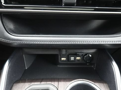 Used 2021 Toyota Highlander Limited AWD/4WD image 21