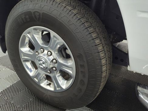 Used 2025 RAM 2500 Big Horn AWD/4WD image 30